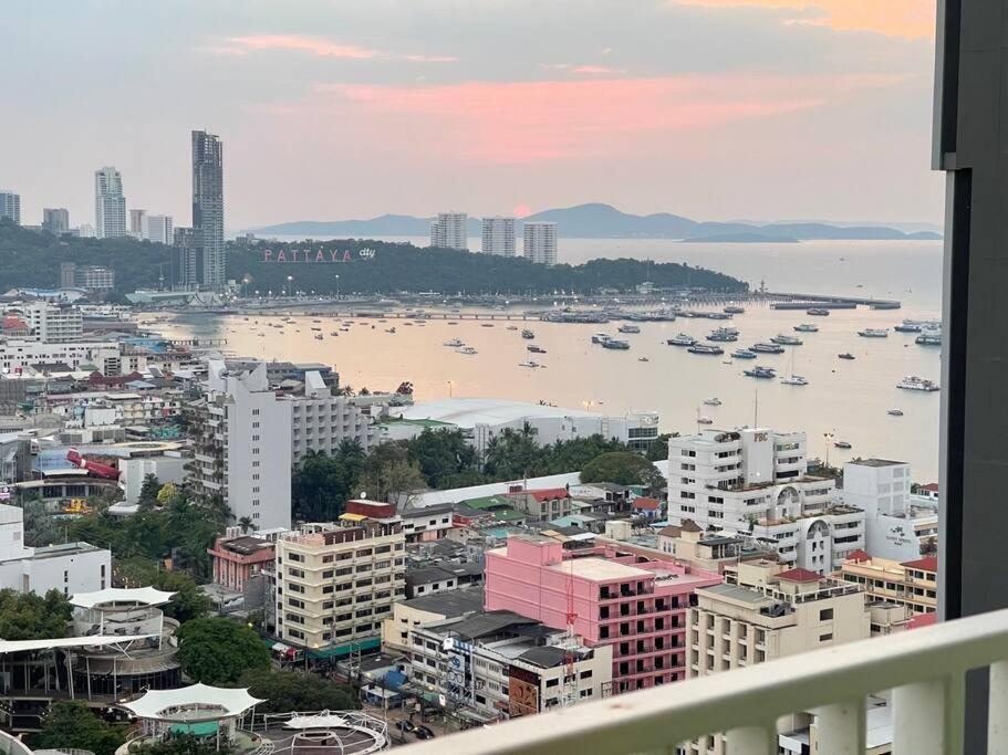 Base Central Pattaya Long Balcony King-Bed With Infinity Pool & Free Netflix! 外观 照片