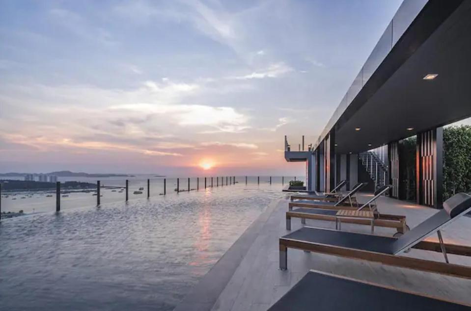 Base Central Pattaya Long Balcony King-Bed With Infinity Pool & Free Netflix! 外观 照片